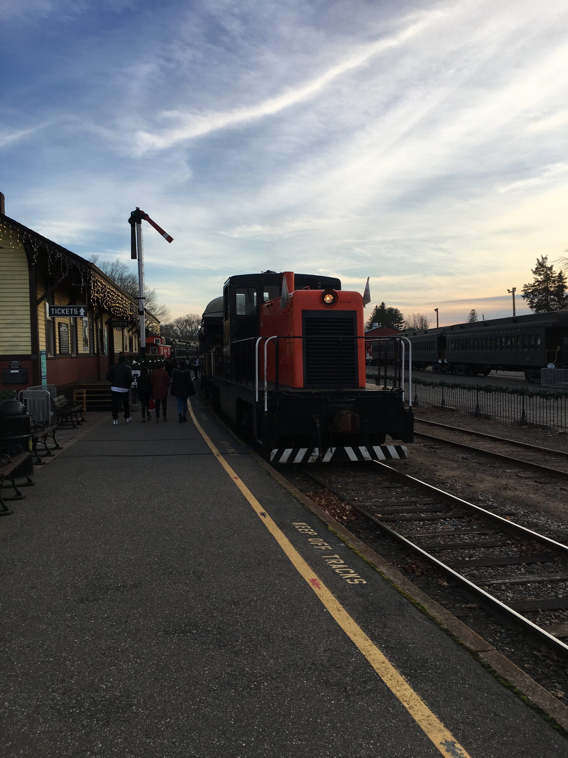 A Charming Evening on the Holiday Dinner Train